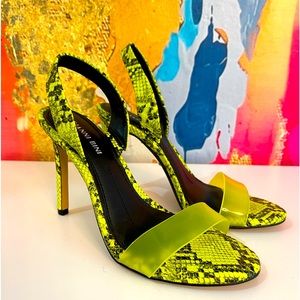 Gianni Bini snakeskin heels size 6